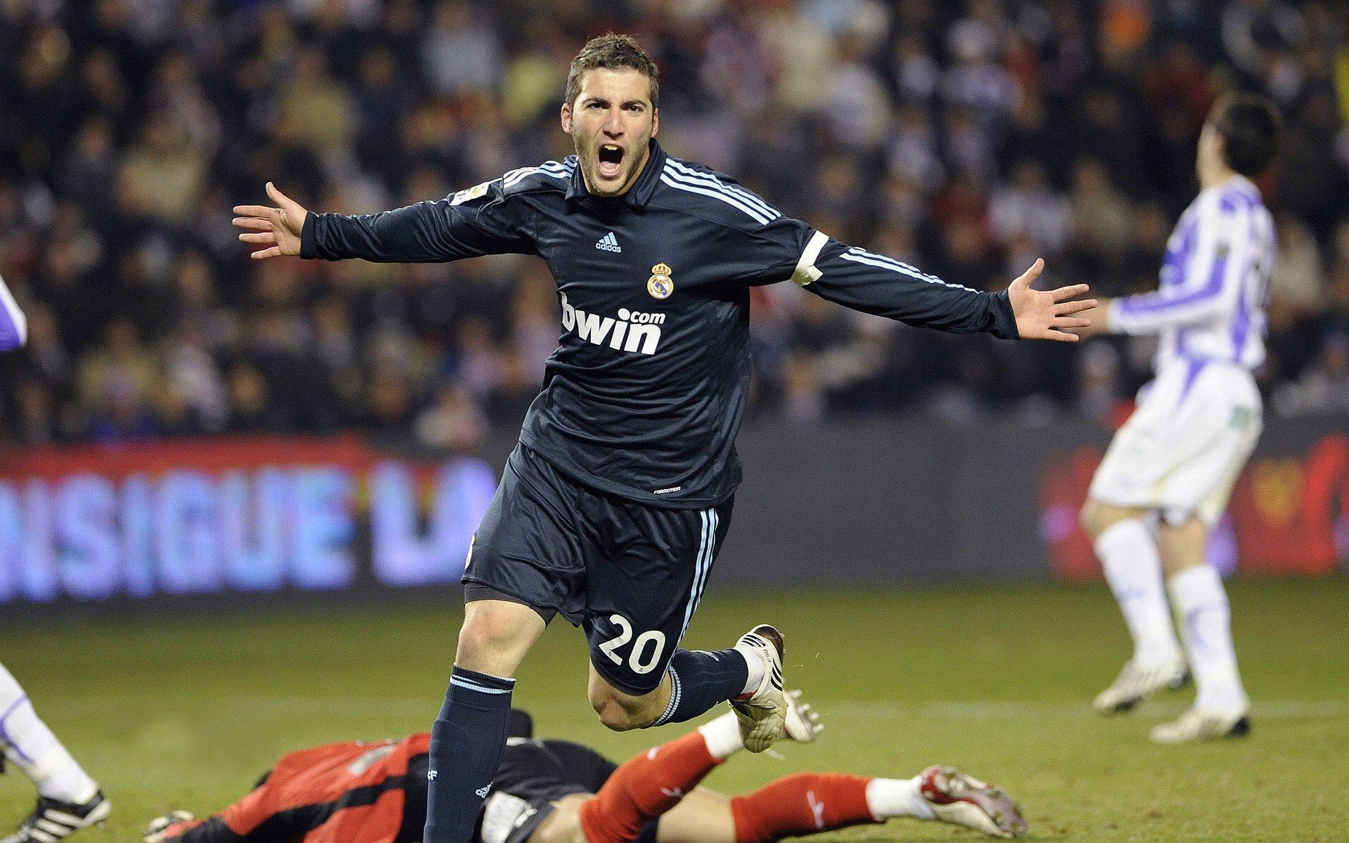 【爱游戏】迪卡尼奥痛批阿坎吉,两次致命失误致防线崩盘,曼城后卫被指缺乏战斗决心